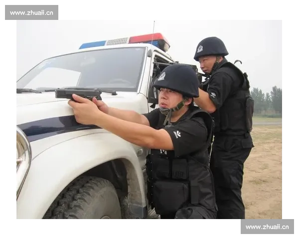 致敬平凡中的伟大力量真心英雄谱写时代感动与担当